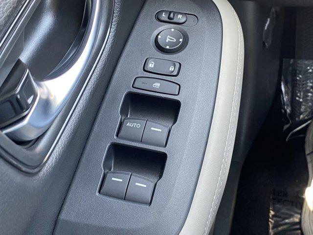 Photo of 2025 Platinum White Pearl Honda HR-V