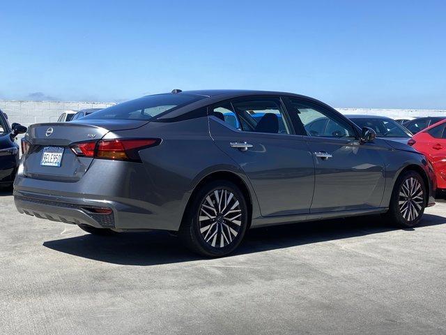 Photo of 2023 Gun Metallic Nissan Altima