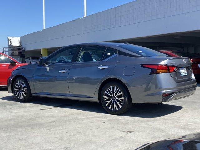 Photo of 2023 Gun Metallic Nissan Altima