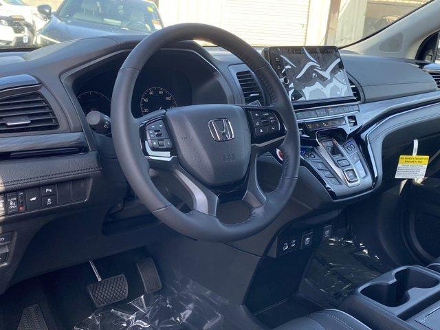 Photo of 2025 Platinum White Pearl Honda Odyssey