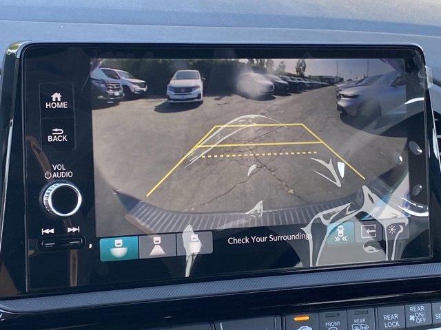 Photo of 2025 Platinum White Pearl Honda Odyssey
