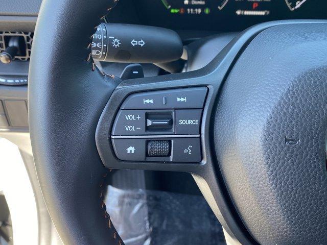 Photo of 2025 Platinum White Pearl Honda CR-V Hybrid