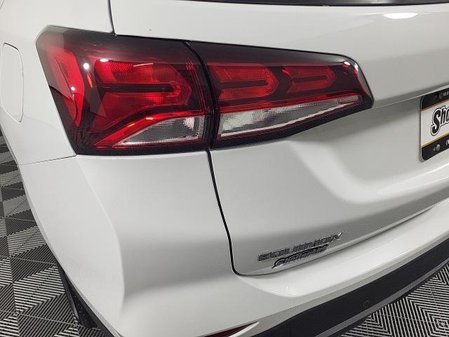 Photo of 2023 Summit White Chevrolet Equinox