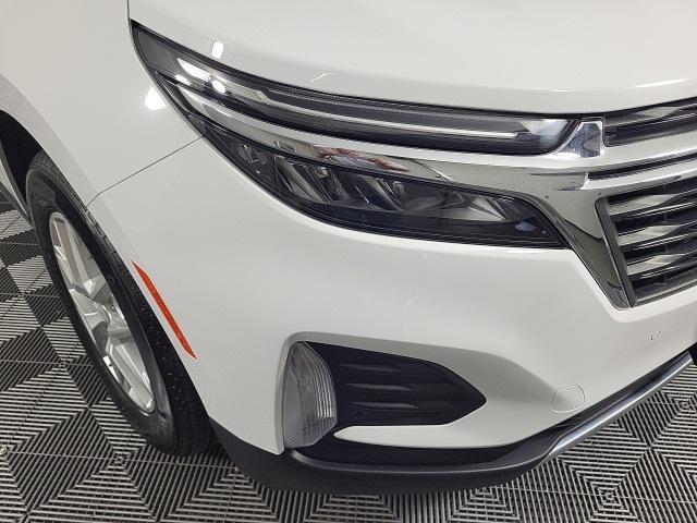 Photo of 2023 Summit White Chevrolet Equinox