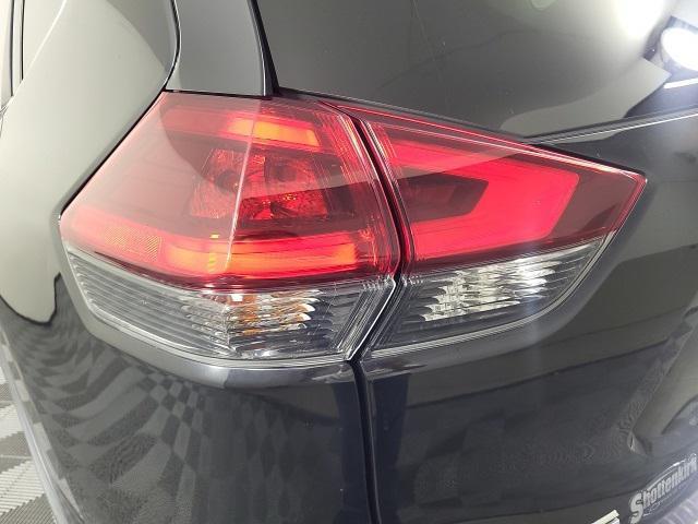 Photo of 2018 Magnetic Black Nissan Rogue