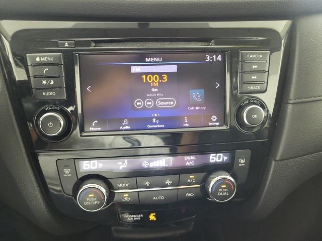 Photo of 2018 Magnetic Black Nissan Rogue