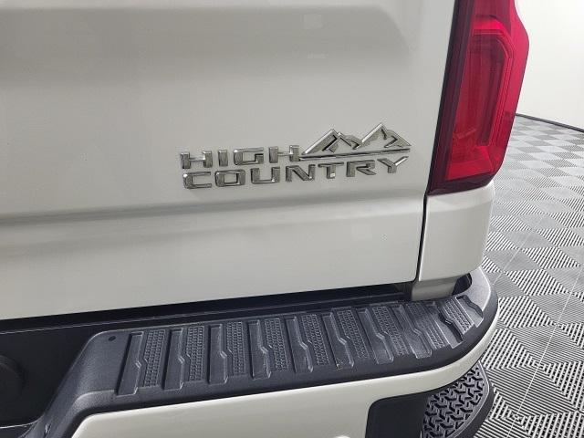 Photo of 2019 Iridescent Pearl Tricoat Chevrolet Silverado 1500
