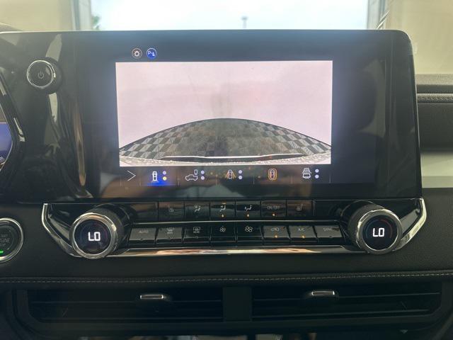 Photo of 2025 Summit White Chevrolet Colorado