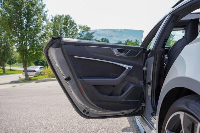 Photo of 2022 Gray Audi RS 7