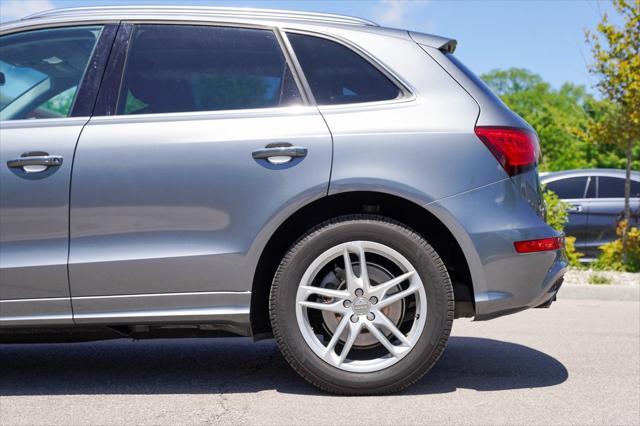 Photo of 2016 Monsoon Gray Metallic Audi Q5