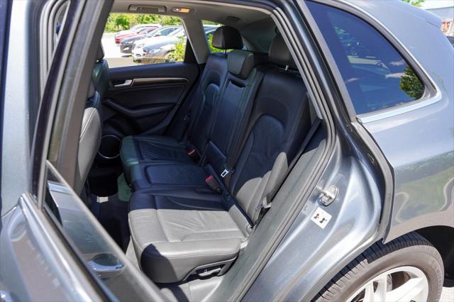 Photo of 2016 Monsoon Gray Metallic Audi Q5