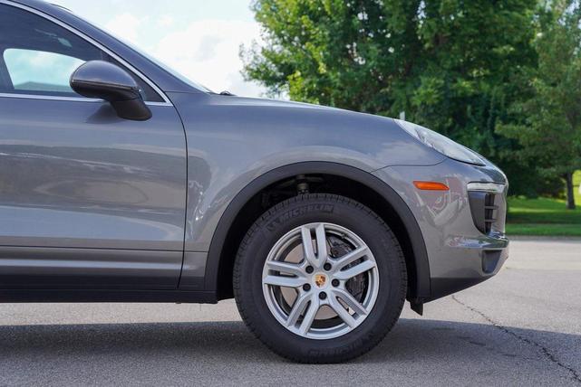 Photo of 2016 Gray Porsche Cayenne