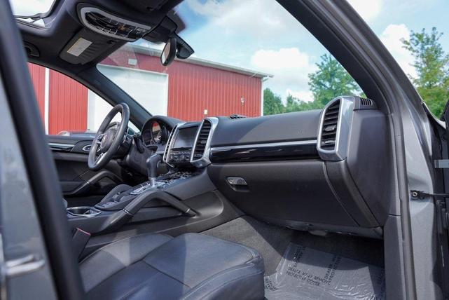 Photo of 2016 Gray Porsche Cayenne