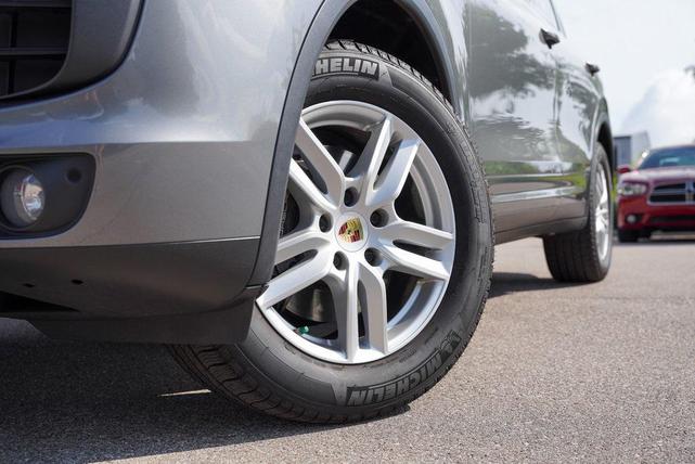 Photo of 2016 Gray Porsche Cayenne