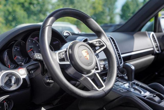Photo of 2016 Gray Porsche Cayenne