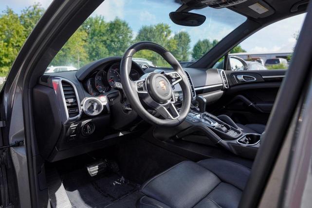 Photo of 2016 Gray Porsche Cayenne