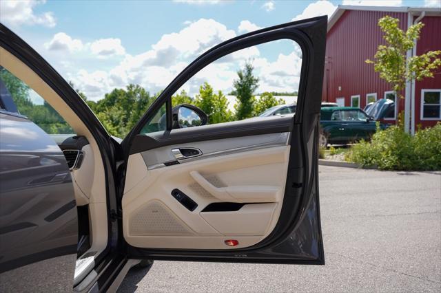 Photo of 2015 Gray Porsche Panamera