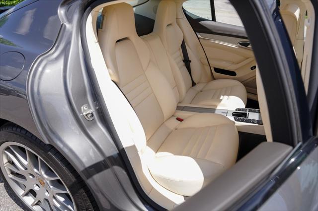 Photo of 2015 Gray Porsche Panamera