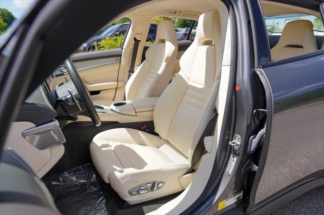 Photo of 2015 Gray Porsche Panamera