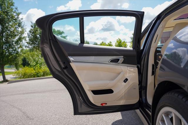 Photo of 2015 Gray Porsche Panamera