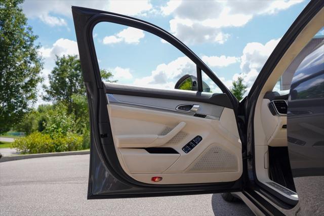 Photo of 2015 Gray Porsche Panamera