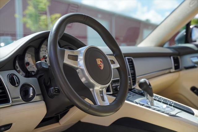 Photo of 2015 Gray Porsche Panamera