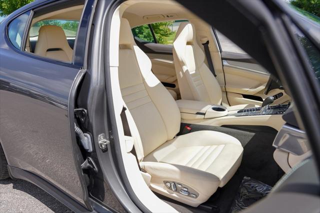 Photo of 2015 Gray Porsche Panamera