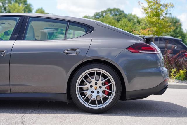 Photo of 2015 Gray Porsche Panamera