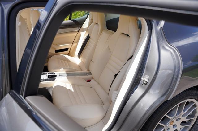 Photo of 2015 Gray Porsche Panamera