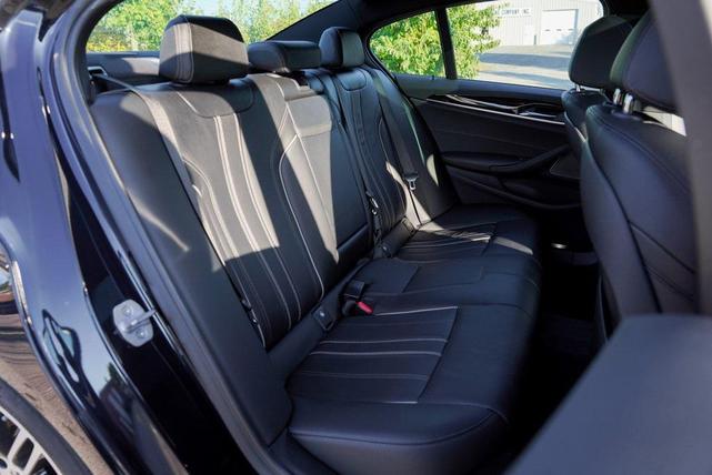 Photo of 2018 Carbon Black Metallic BMW 540
