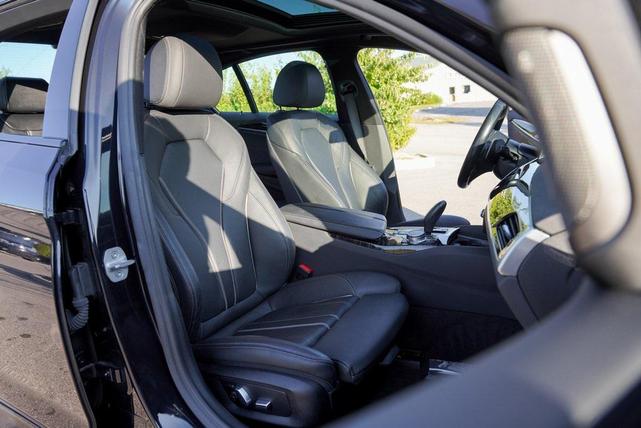 Photo of 2018 Carbon Black Metallic BMW 540