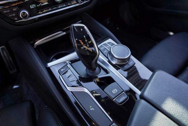 Photo of 2018 Carbon Black Metallic BMW 540