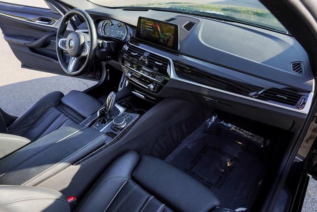Photo of 2018 Carbon Black Metallic BMW 540