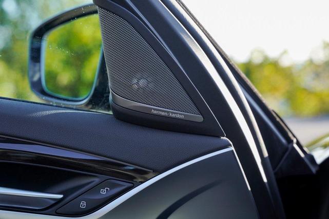 Photo of 2018 Carbon Black Metallic BMW 540