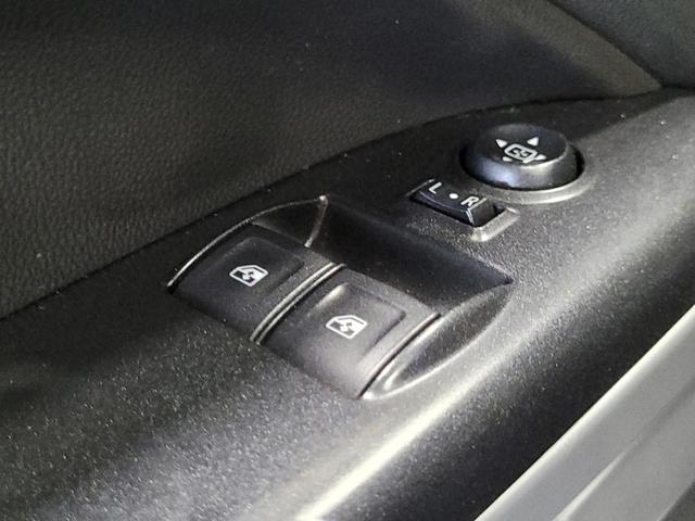 Photo of 2022 Summit White Chevrolet Colorado