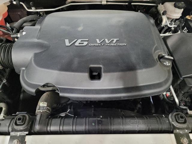 Photo of 2022 Summit White Chevrolet Colorado