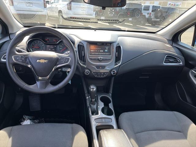 Photo of 2018 Kinetic Blue Metallic Chevrolet Cruze