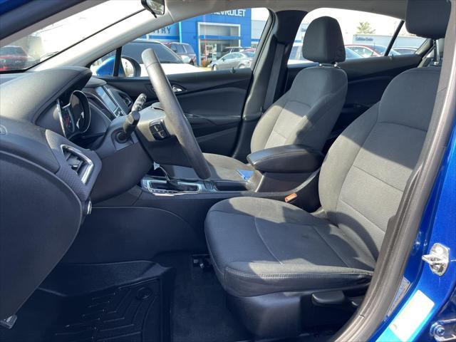 Photo of 2018 Kinetic Blue Metallic Chevrolet Cruze