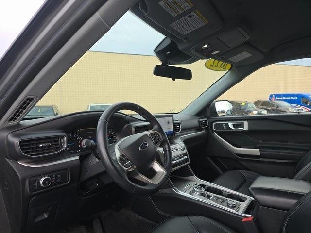 Photo of 2022 Silver Metallic Ford Explorer