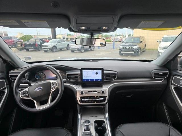 Photo of 2022 Silver Metallic Ford Explorer