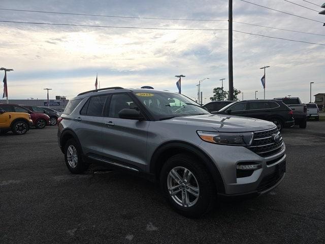 Photo of 2022 Silver Metallic Ford Explorer