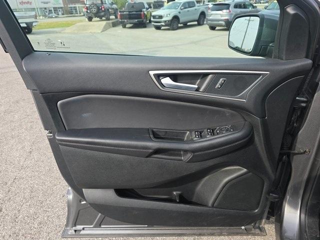 Photo of 2024 Gray Metallic Ford Edge