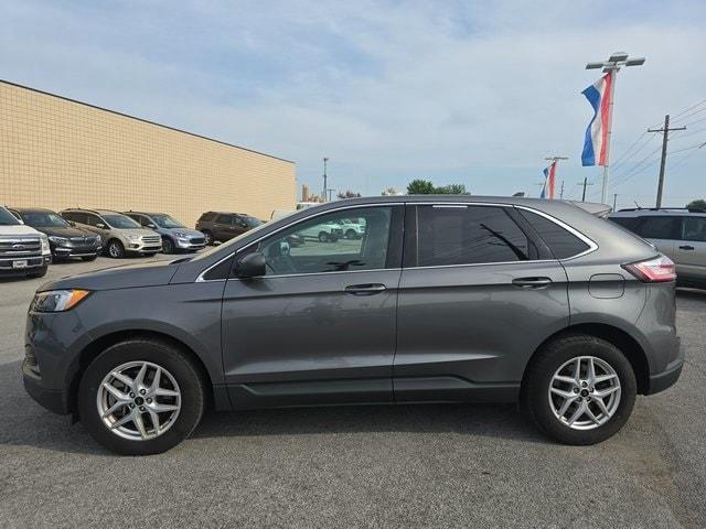 Photo of 2024 Gray Metallic Ford Edge