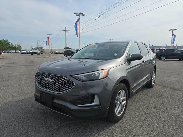 Photo of 2024 Gray Metallic Ford Edge