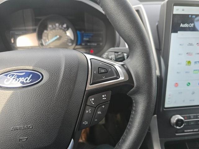 Photo of 2024 Gray Metallic Ford Edge