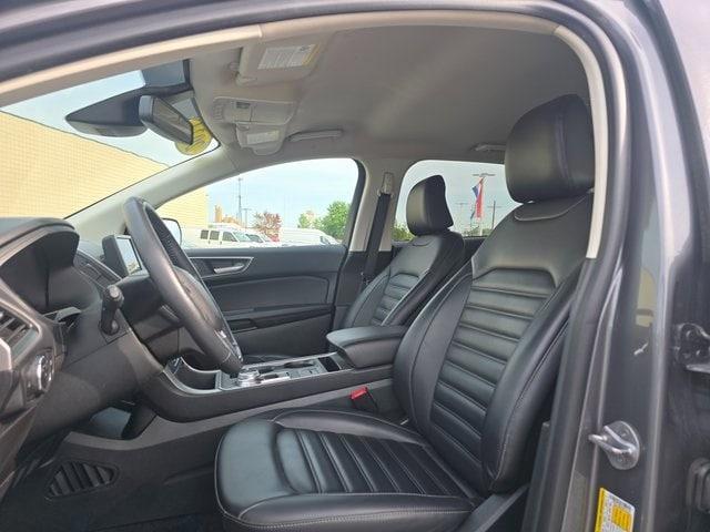 Photo of 2024 Gray Metallic Ford Edge