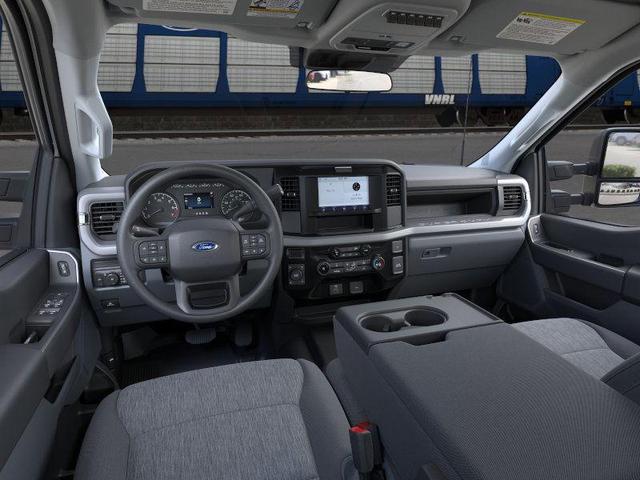 Photo of 2026 Oxford White Ford F-250