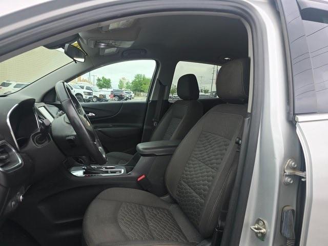 Photo of 2018 Silver Ice Metallic Chevrolet Equinox