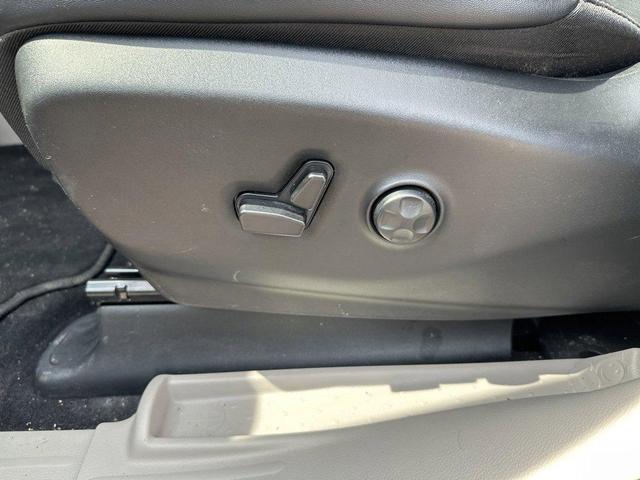 Photo of 2024 Diamond Black Chrysler Pacifica