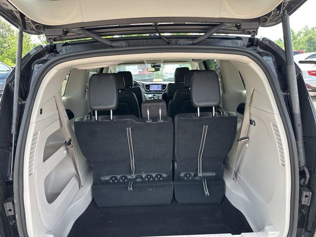 Photo of 2024 Diamond Black Chrysler Pacifica